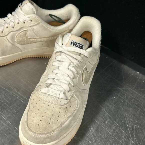 Nike Air Force 1 Size 9.5 Women - Picture 2 of 11